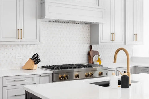 How to Mix Cabinet Hardware in Your Kitchen